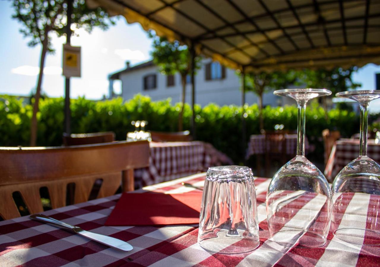 Отель Trattoria Due Citroni Casalgrasso Экстерьер фото