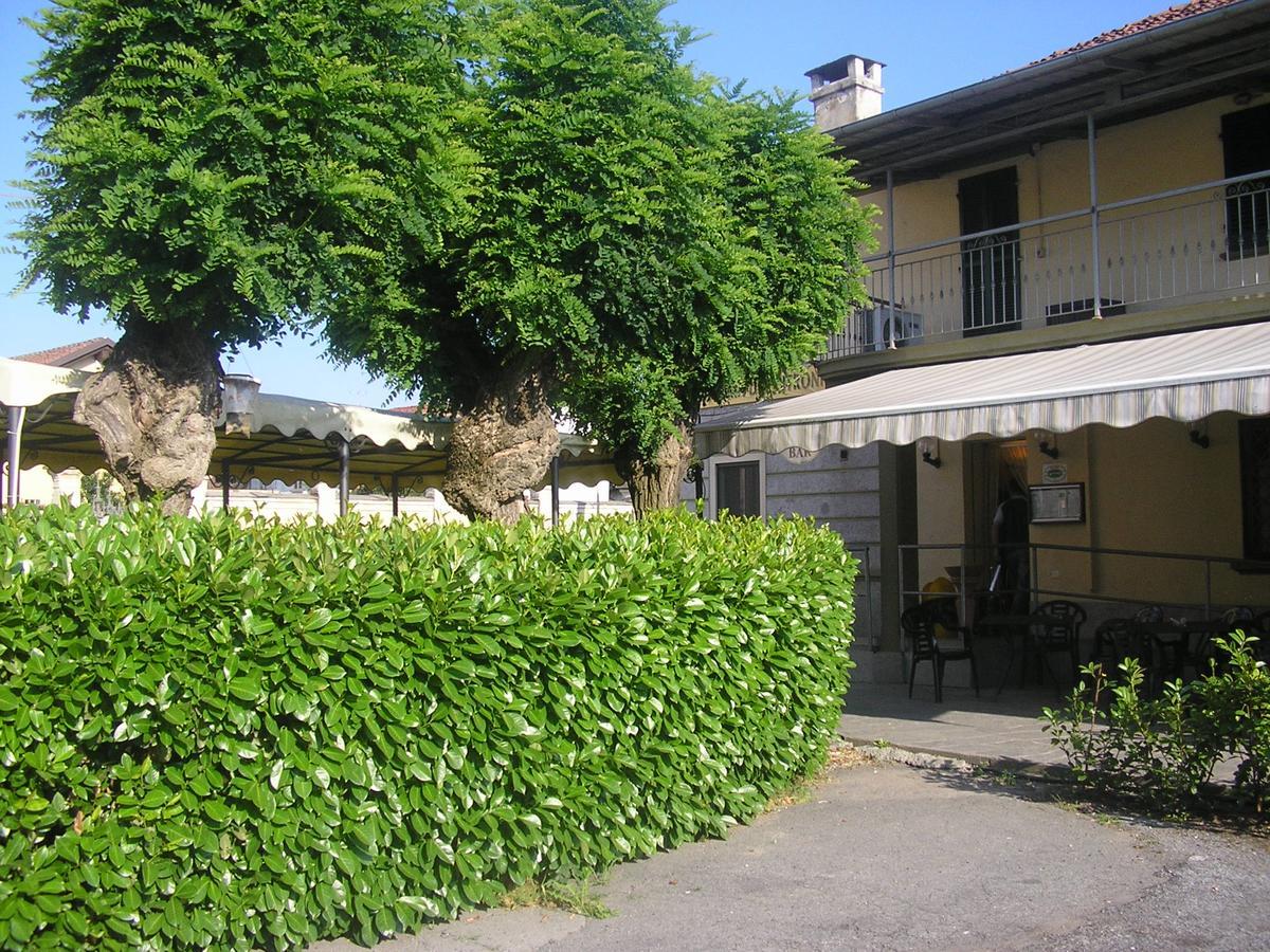 Отель Trattoria Due Citroni Casalgrasso Экстерьер фото